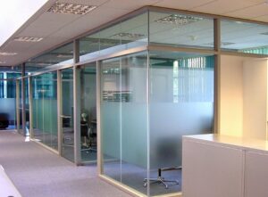 thi công vách nhôm kính